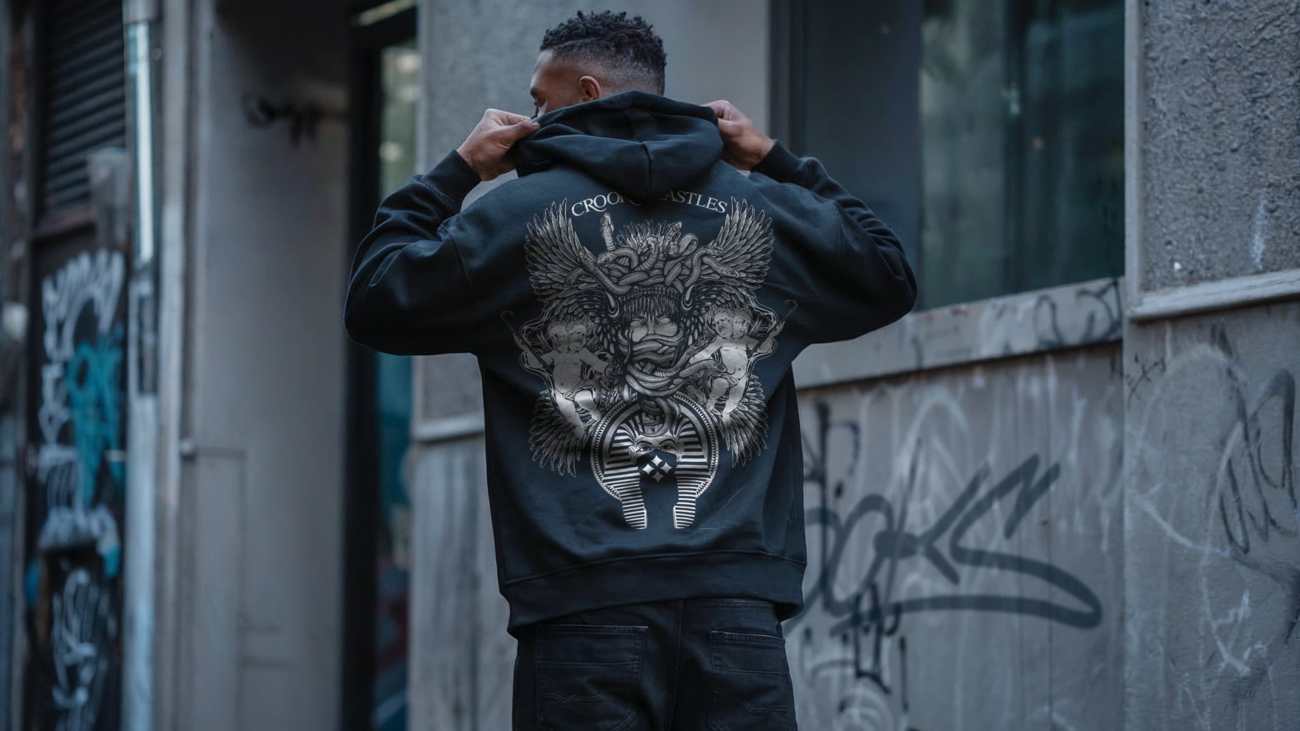 ♦CROOKS & CASTLES♦HIGH SOCIETY フーディ Crooks & Castles: Streetwear with a Luxury Aesthetic